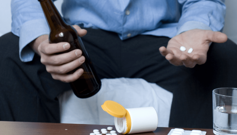 que antibióticos non se deben combinar con alcohol